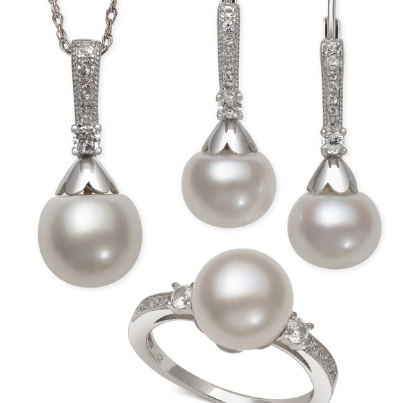 Macy’s Pearl jewelry set - Picture 1 of 3